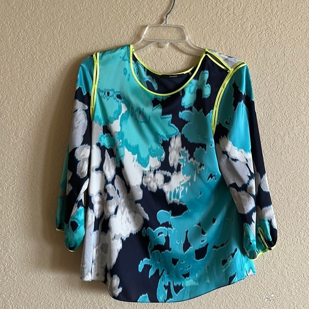 Tahari Women’s Shirt Size M Blue and Green
